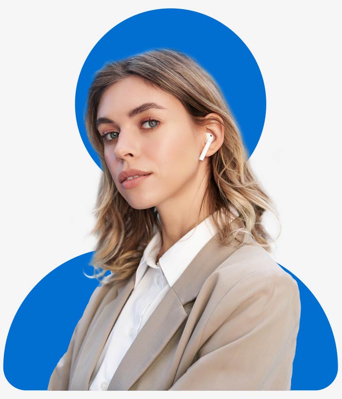 Young woman with in-ear headphones. She symbolizes awisto customer support.